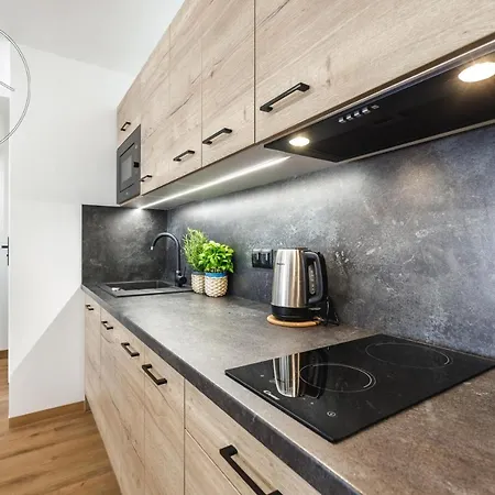 I Krupowki 16, Na Szczytach