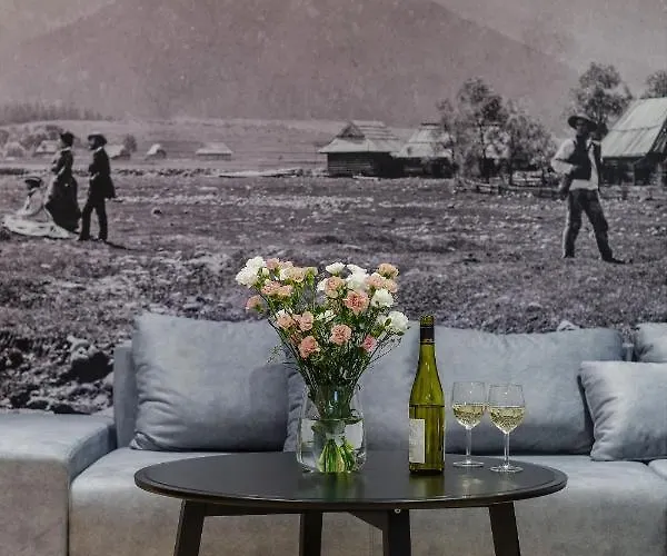 I Krupówki 16, Na Szczytach